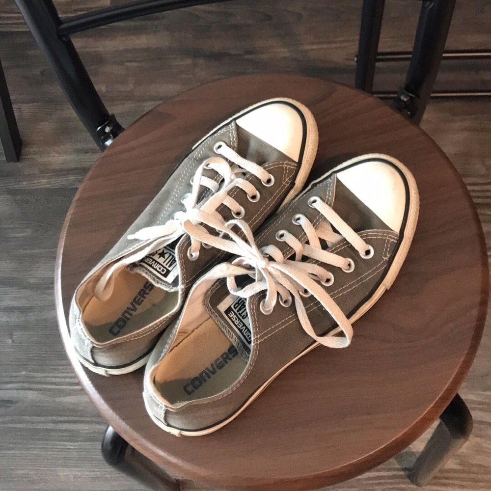 Women’s gray converse